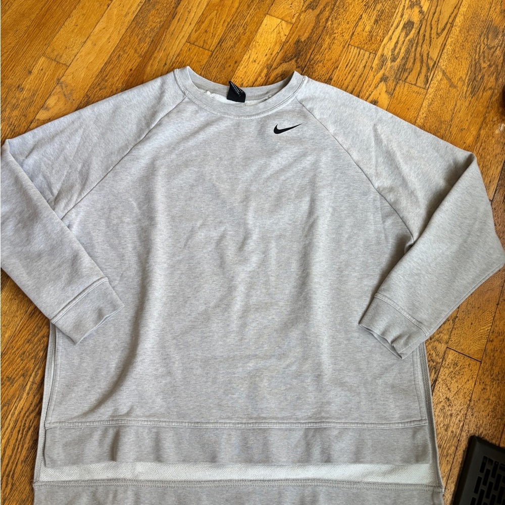 Nike Women’s Gray Sweatshirt